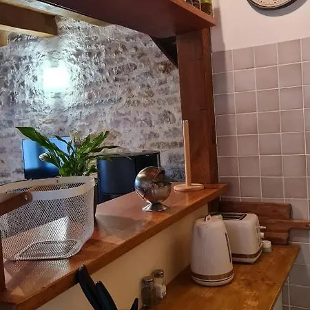 Apartment Le Petit Nid Du Chateau Assier